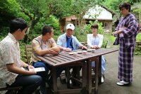 「志村けん聞録～初夏の鎌倉 元気が出るふれあい旅～」のワンシーン。(c)テレビ朝日