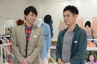 「脳にスマホが埋められた！」のワンシーン。左から遠藤雄弥、伊藤淳史。(c)読売テレビ