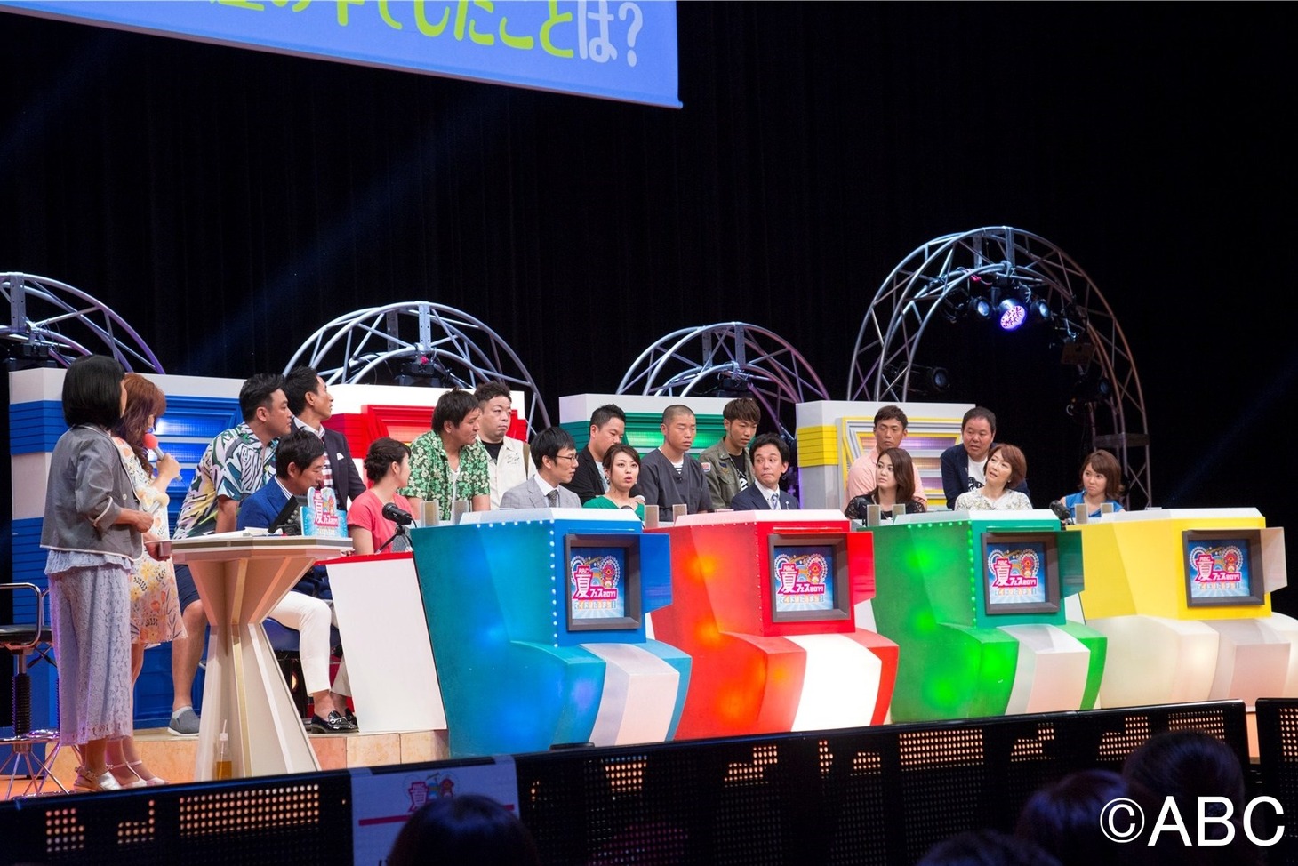「ABC夏祭り！66周年オールスターお宝映像クイズinマイドほたるまち」の出演者たち。