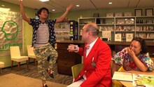 「北海へそ音頭」を踊る平成ノブシコブシ徳井（左）と、新宿カウボーイかねきよ（中央）、フォーリンラブ・バービー（右）。(c)HBC