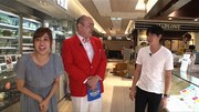 (左から)菊地亜美、新宿カウボーイかねきよ、平成ノブシコブシ吉村。(c)HBC