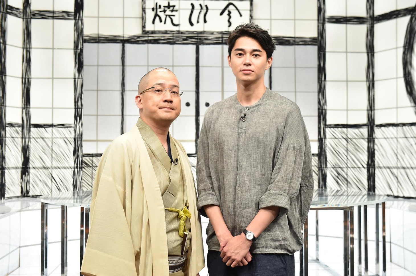 （左から）春風亭一之輔、東出昌大。(c)NHK