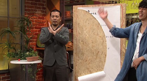 「この歌詞 私のコトですやん!!」と感じた曲を紹介する天竺鼠・川原。(c)読売テレビ