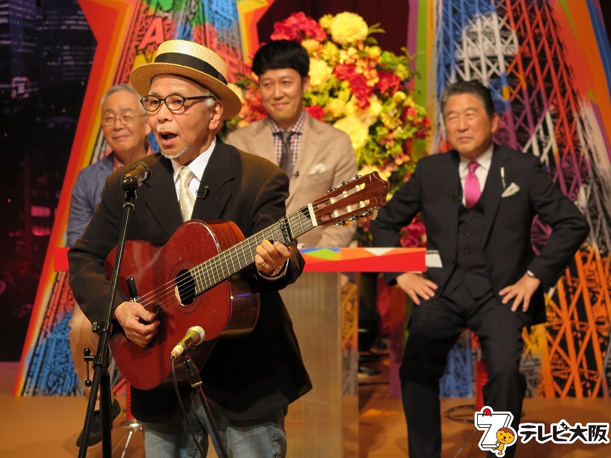 「嘆きのボイン」を歌唱する月亭可朝。