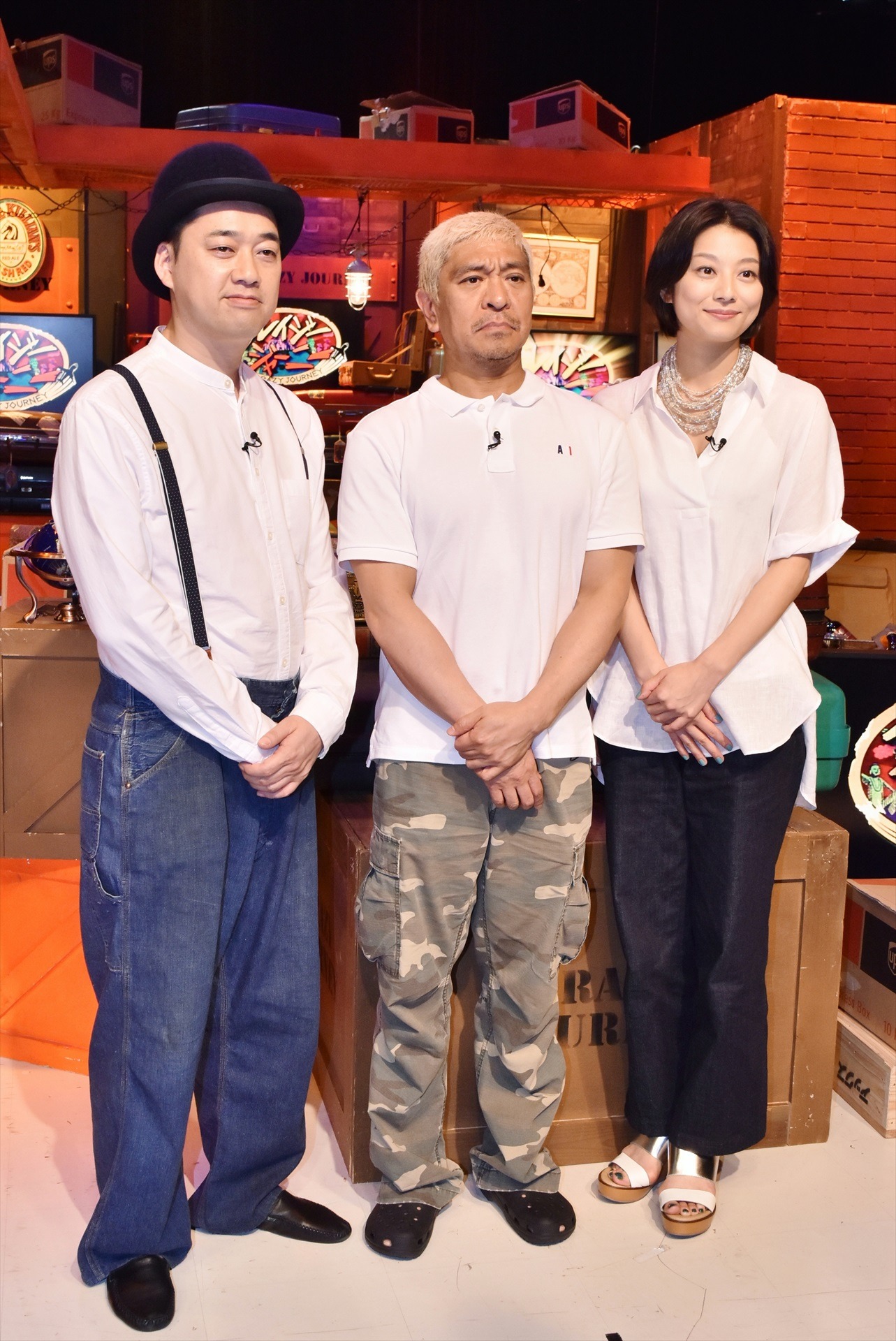 松本人志（中央）、バナナマン設楽（左）、小池栄子。