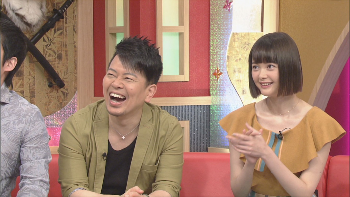 （左から）雨上がり決死隊・宮迫、玉城ティナ。(c)CBC