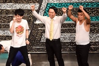 優勝が決まり喜ぶジェラードン。うしろには倒れ込むゆにばーす川瀬。