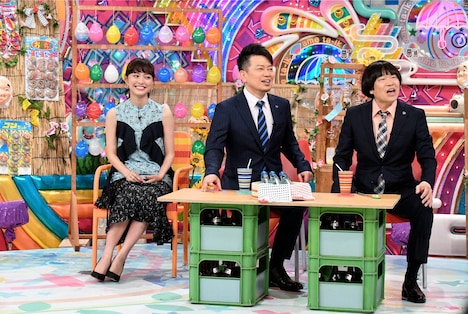 雨上がり決死隊と内田理央（左）。(c)テレビ朝日