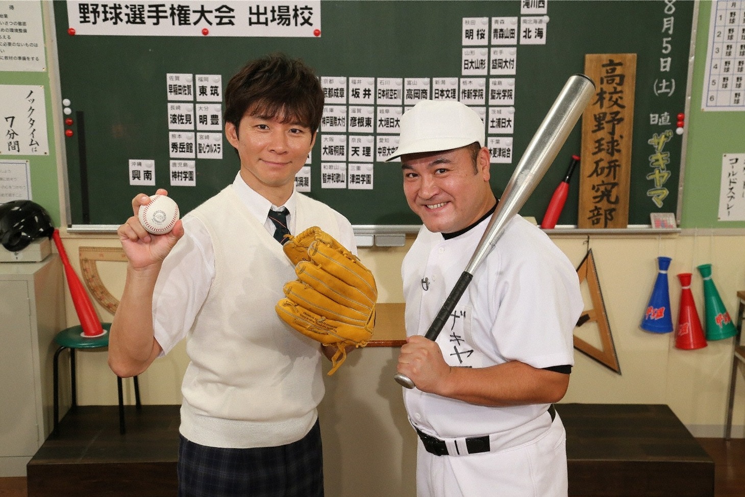 （左から）アンジャッシュ渡部、アンタッチャブル山崎。(c)ABC