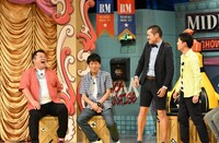 左からブラックマヨネーズ、カミナリ。(c)読売テレビ