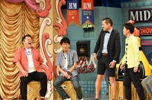 左からブラックマヨネーズ、カミナリ。(c)読売テレビ