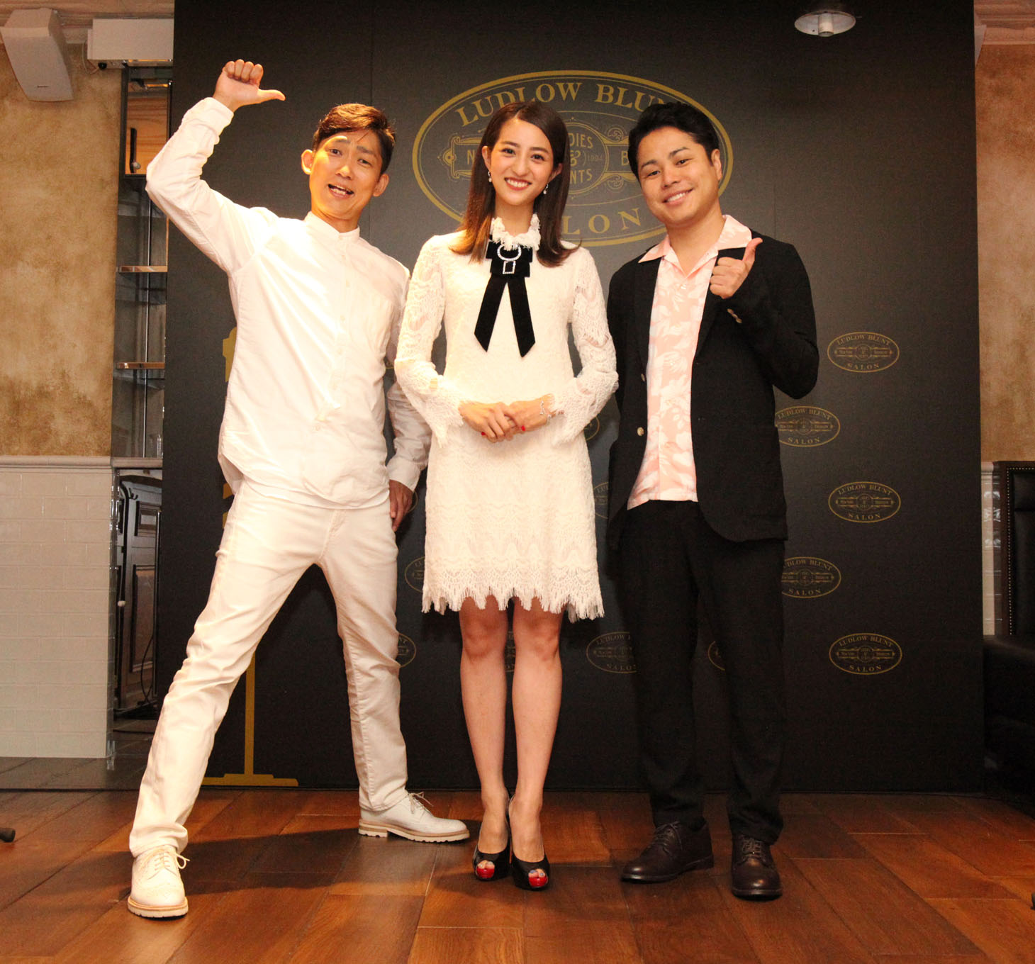 NON STYLEと堀田茜（中央）。