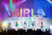 「COLOR」を披露するLittle Glee Monster。