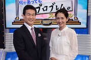 「そこまで言って委員会NP」司会の辛坊治郎（左）と渡辺真理（右）。(c)読売テレビ
