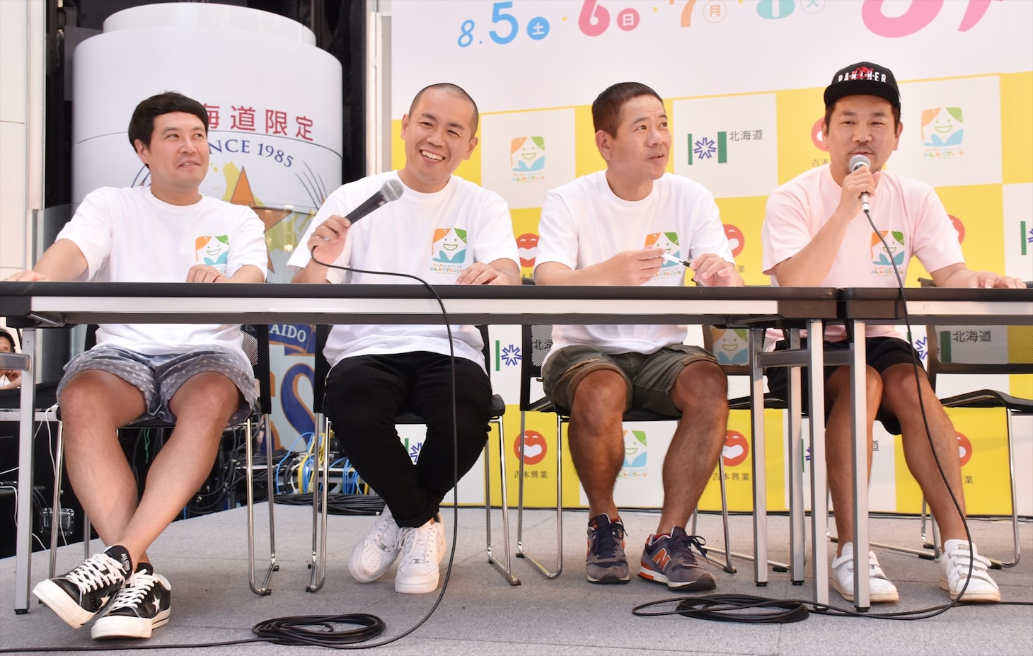 （左から）タカアンドトシ、FUJIWARA。