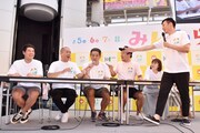 「JIMOT CMコンテスト」で審査員を務める（左から）タカアンドトシ、FUJIWARA、半崎美子と、MCのすずらん山本。