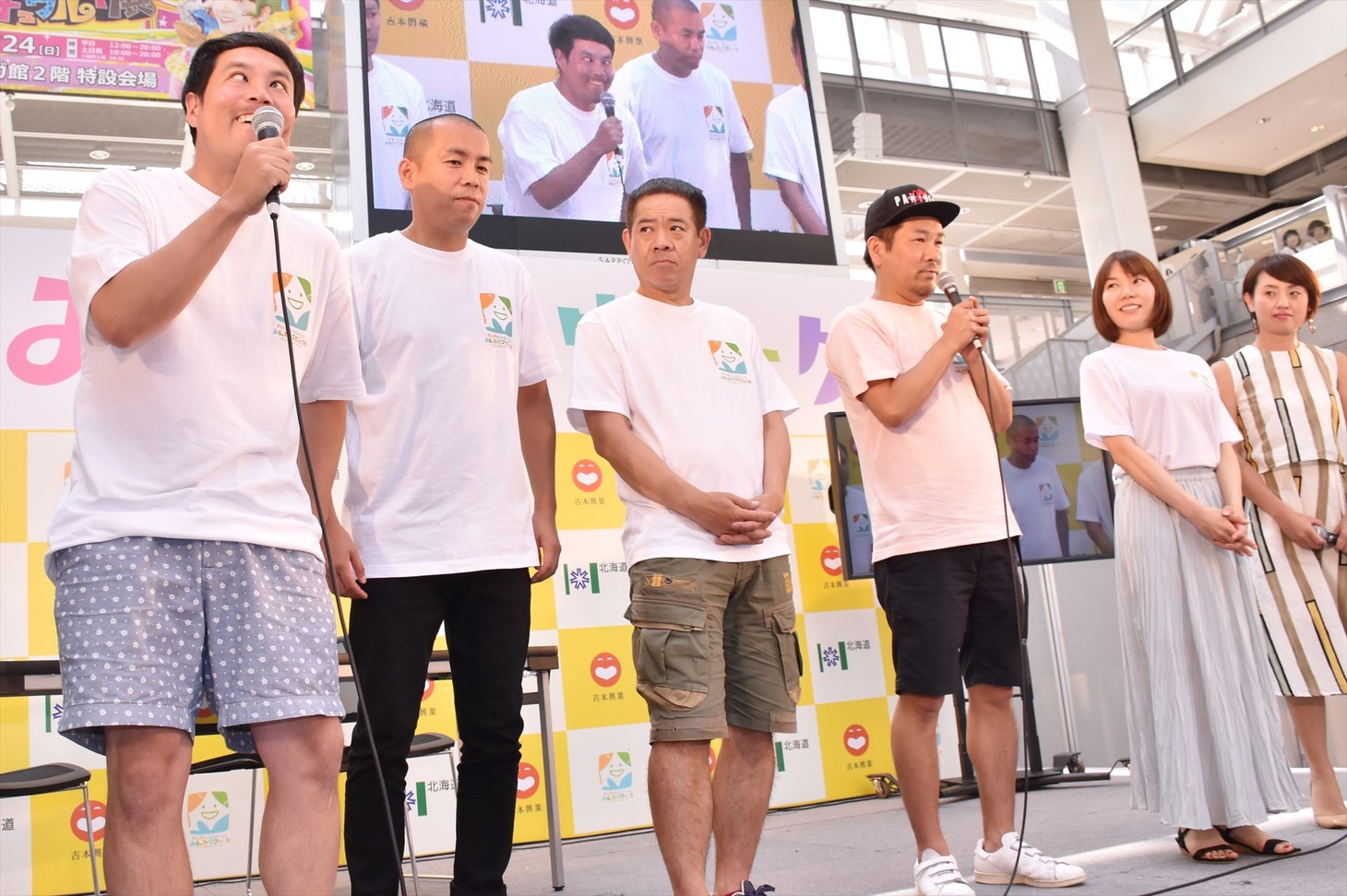 優勝を発表する瞬間、顔でボケたものの、すぐには気づかれなかったタカアンドトシ・タカ（左端）。