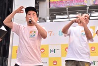 FUJIWARA。藤本（左）がゴー☆ジャスのモノマネで挨拶した。