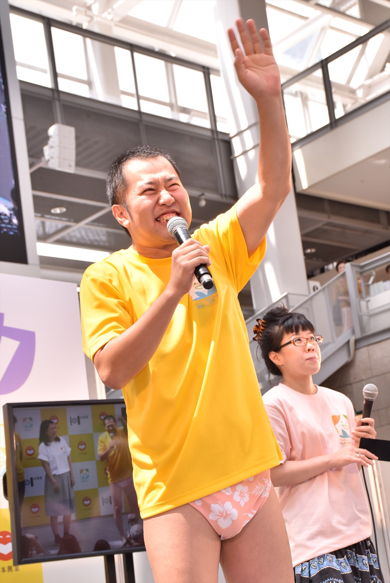 とにかく明るい安村