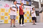 タカアンドトシと高橋はるみ北海道知事（右）。