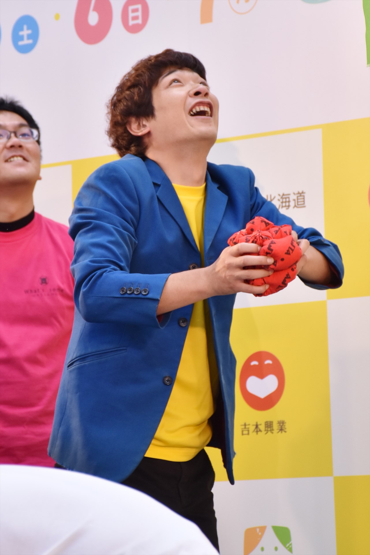 玉入れに臨む、銀シャリ鰻。