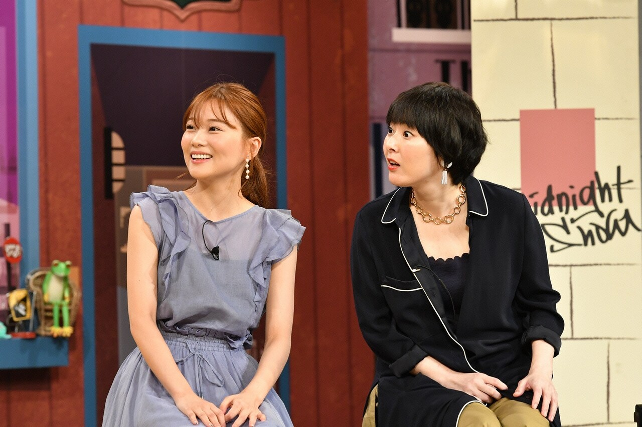 左から重盛さと美、遠野なぎこ。(c)読売テレビ