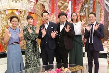 左から岡田結実、広瀬すず、バナナマン、滝沢カレン、サバンナ高橋。(c)日本テレビ