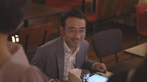 「脳にスマホが埋められた！」第6話のかもめんたる・う大出演シーン。