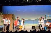 ジョーク東郷とニッチロー'のコラボパフォーマンスの様子。