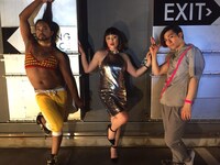 Royal Flushメンバーの（左から）Cody、ブルゾンちえみ、矢内康洋。