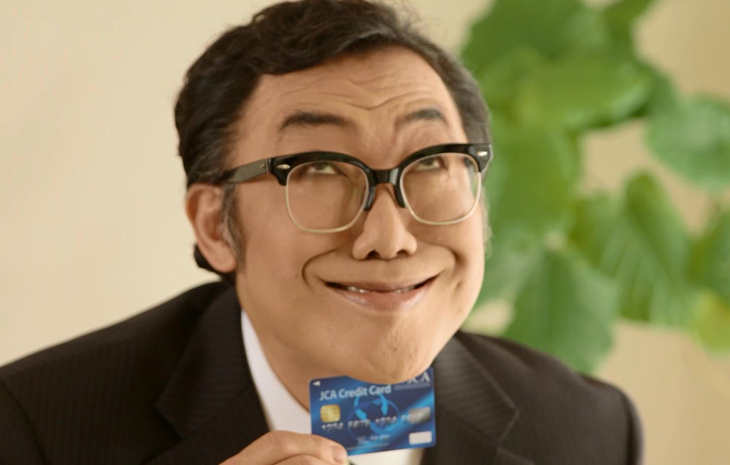 クレジットカードのセキュリティに関する動画「コロッ家の人々」に出演するコロッケ。
