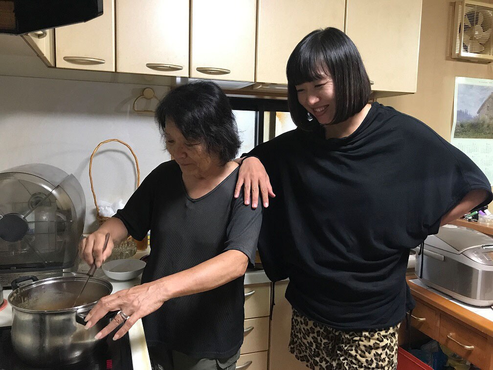 南キャンしずちゃんがアポなし里帰り、母親のカレーライスと家族への思い