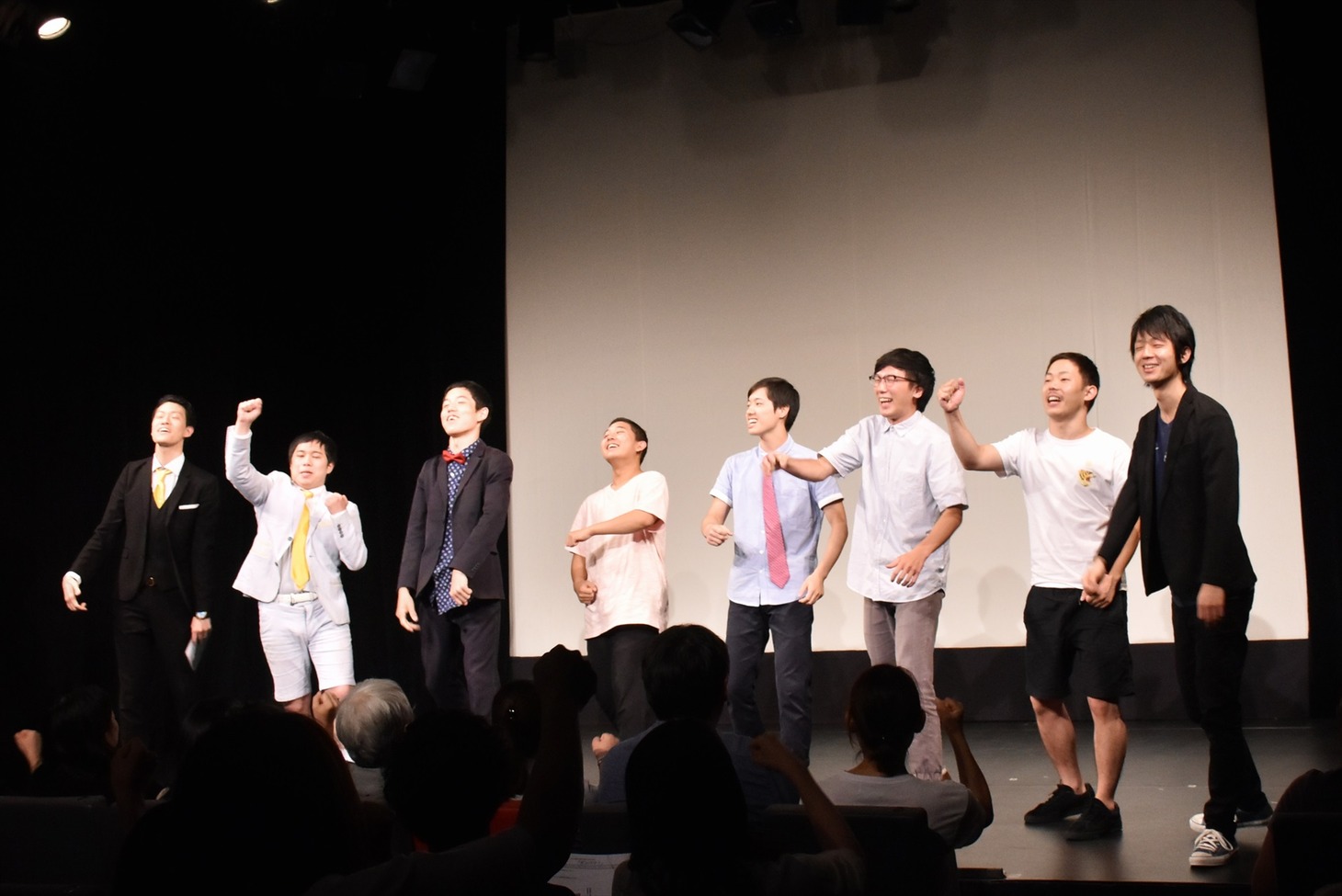 ライブ「ギンパツ！」に出演した（左から）霜降り明星、四千頭身、卯月。
