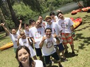 「土曜プレミアム『有吉の夏休み2017 密着77時間inハワイ 過去最多！芸能人15人で海、風、グルメを大満喫したら笑顔がこぼれすぎちゃったSP』」の出演者たち。(c)フジテレビ