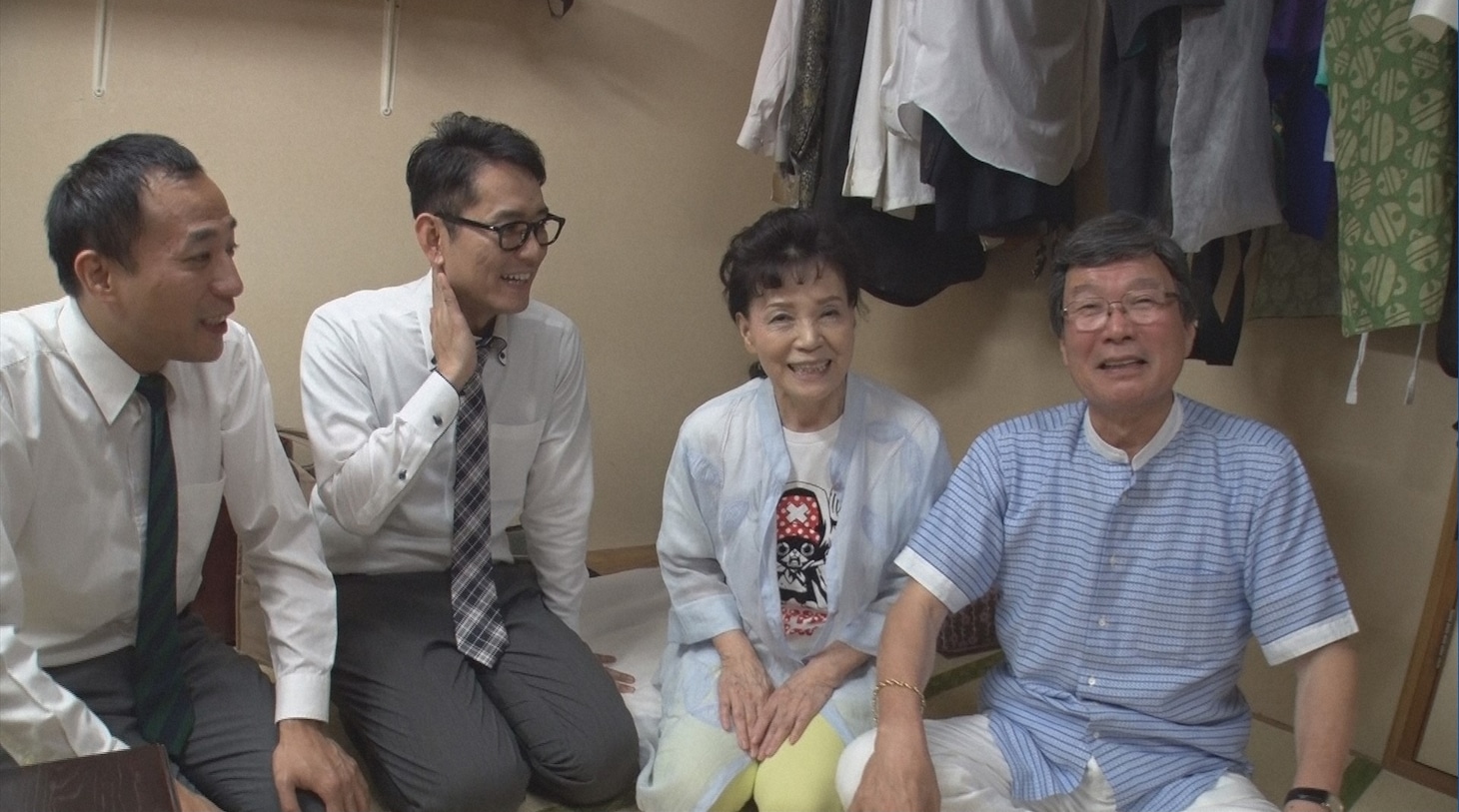 （左から）ナイツ、新山ひでや・やすこ。(c)TBS