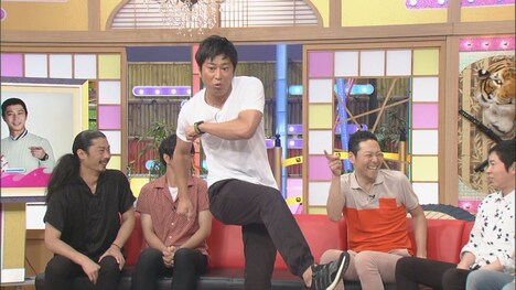 パンサー尾形（中央） (c)CBC