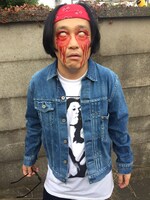 「SLEEPLESS」MV撮影時のオフショット。