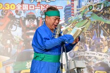 公開アフレコに臨む出川哲朗。