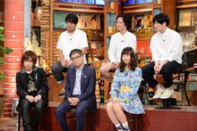 「関ジャム 完全燃SHOW」の企画「クセ者業界人が選んだ！ 次来るアーティスト10」に出演するグランジ遠山（後列右）。(c)テレビ朝日