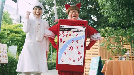 「いい部屋ネット」のCM第2弾「いい部屋ネッ子ちゃん 街中」篇のワンシーン。