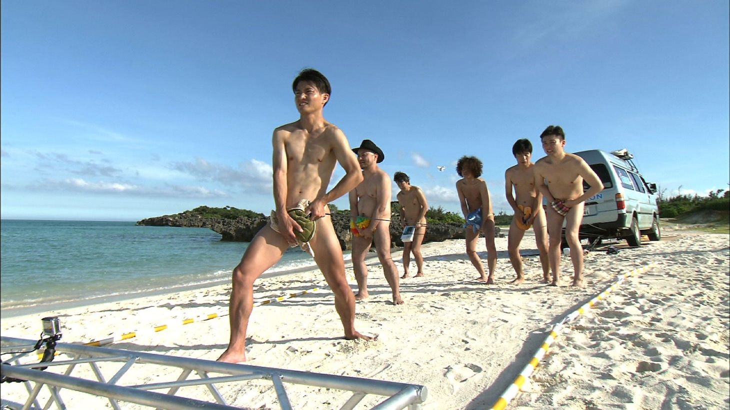 「～ジャルやるっ！真夏の奇祭SP～見えたらアウト！爆笑ハダカ祭りin与論島」のワンシーン。(c)関西テレビ
