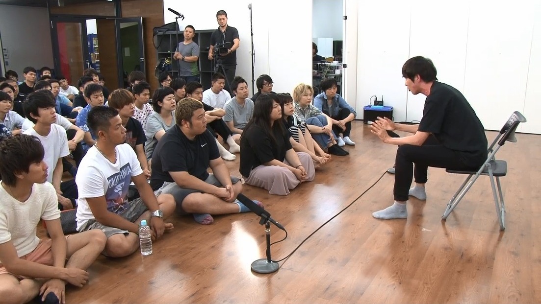 「村本VS人力舎スクール生 芸人論を勝手に講演会」のワンシーン。(c)テレビ朝日