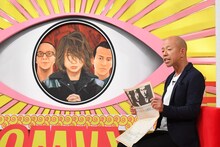 「オー!!マイ神様!!」で“マイ神”のBlankey Jet Cityについて語るバイきんぐ小峠。(c)TBS
