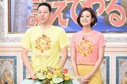左から東野幸治、徳島えりかアナウンサー。(c)日本テレビ