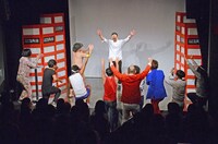 ピーマンズスタンダード南川に駆け寄る一同。