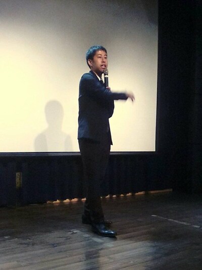 トークを展開するウエストランド井口。