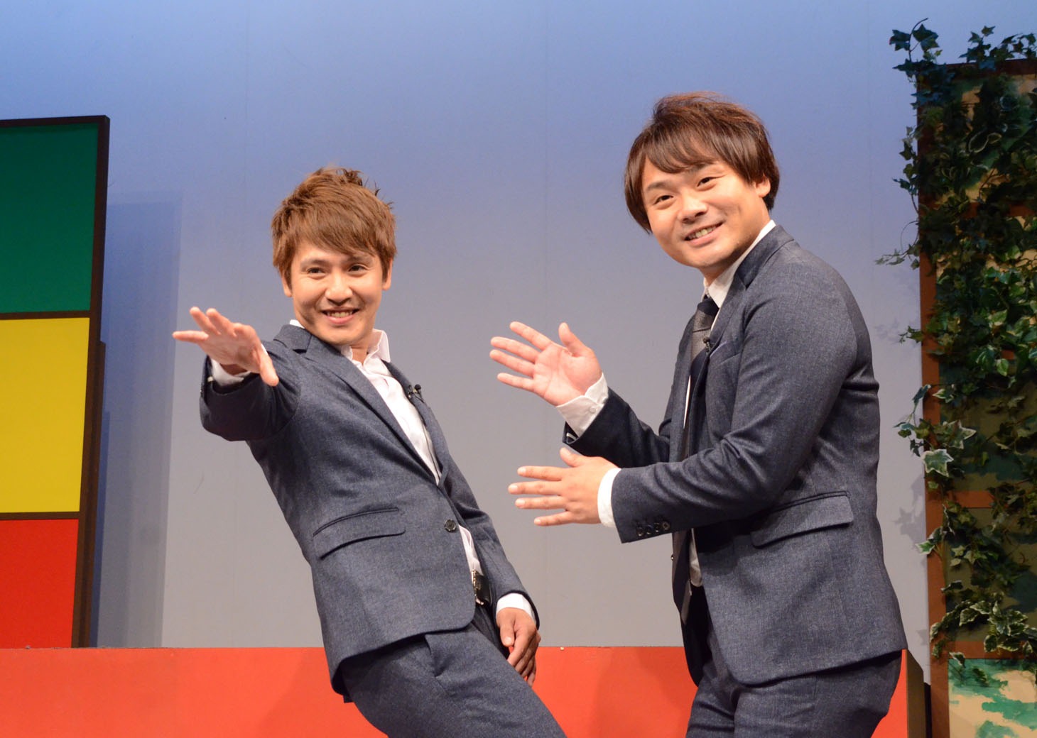 福岡へのアピールを求められ、「福岡愛が止まらねー！」とポーズを決めるサカイスト。