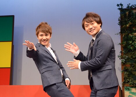 福岡へのアピールを求められ、「福岡愛が止まらねー!」とポーズを決めるサカイスト。