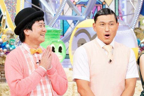 左からウーマンラッシュアワー・中川パラダイス、オードリー春日。(c)読売テレビ