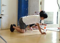 ローションを仕込むローションボーイズ。